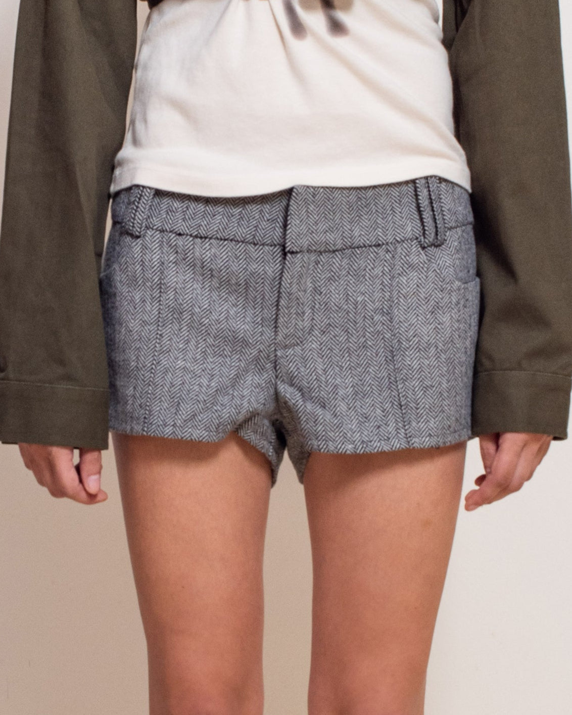 Rosa Tailored Shorts in Grey Twill